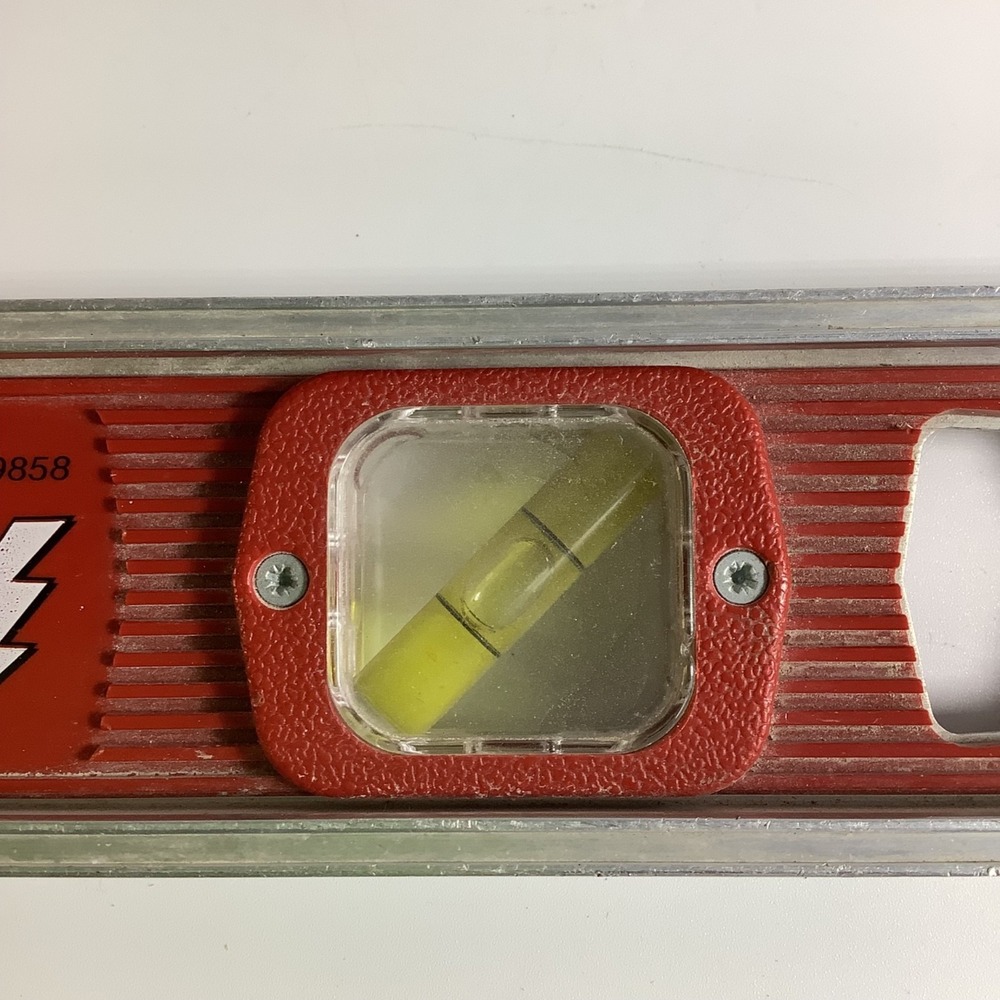 Empire Red Magnetic 24" Magnetic Aluminum Level 39858 - Picture 4 of 11